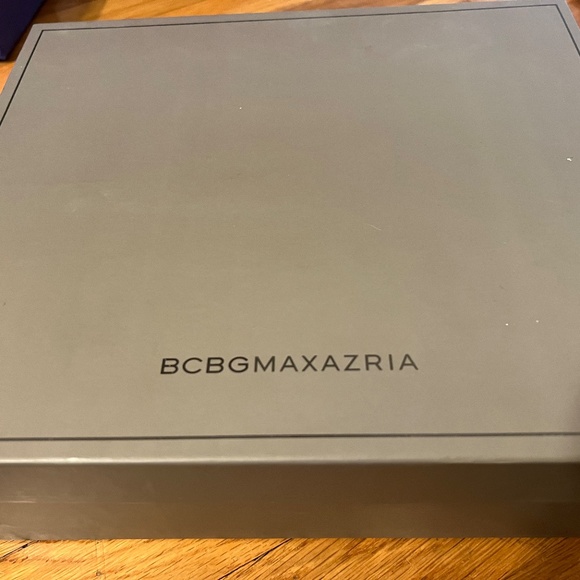 BCBG MaxAzria MA-FINITE heels gold & black, Size 8, Like new - Picture 4 of 6